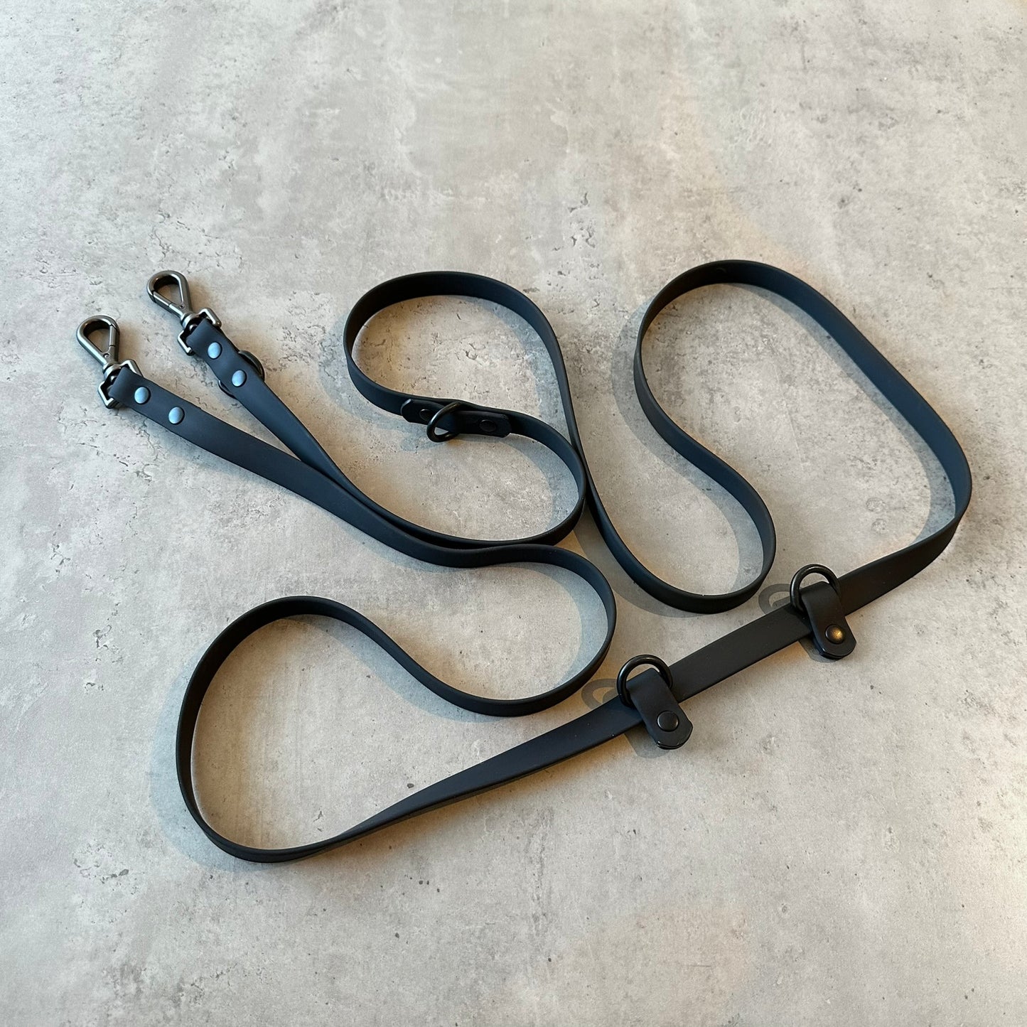 Multi-leash for dogs in durable material