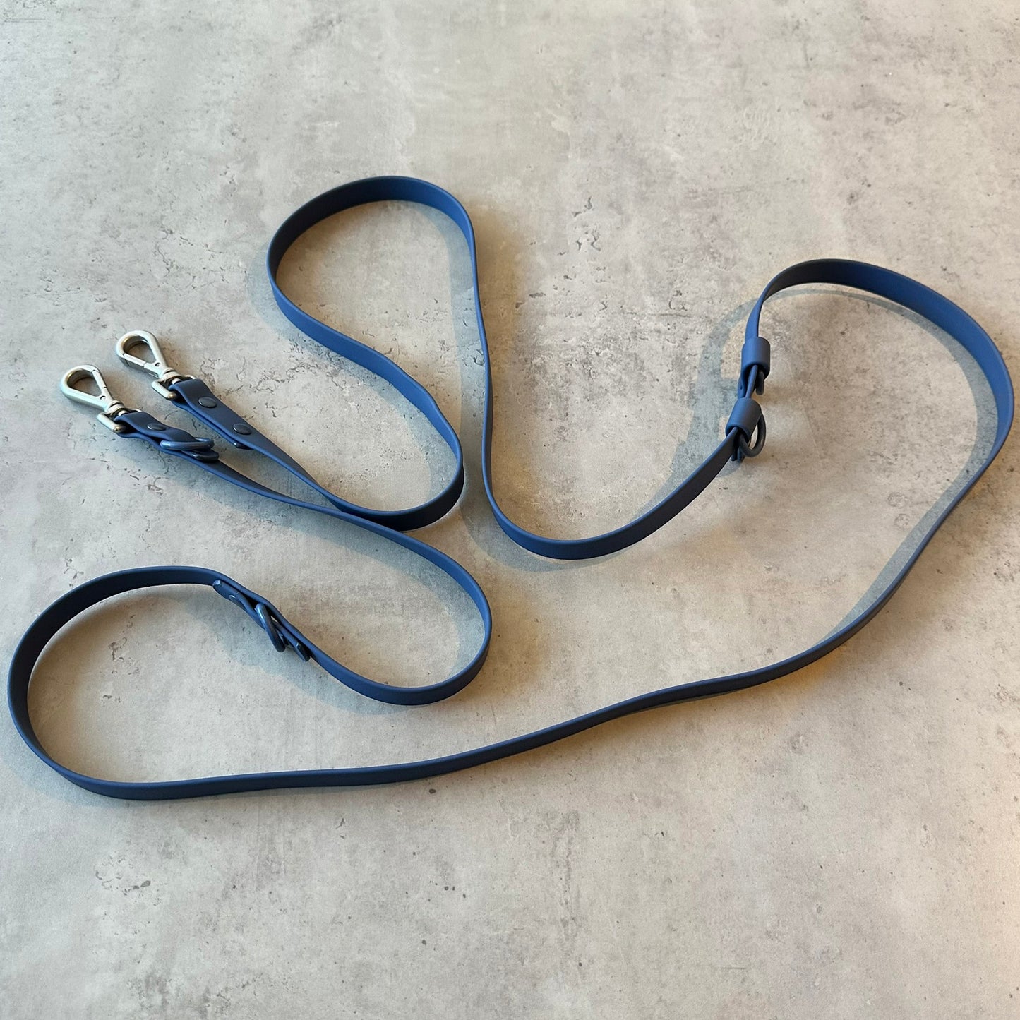 Multi-leash for dogs in durable material