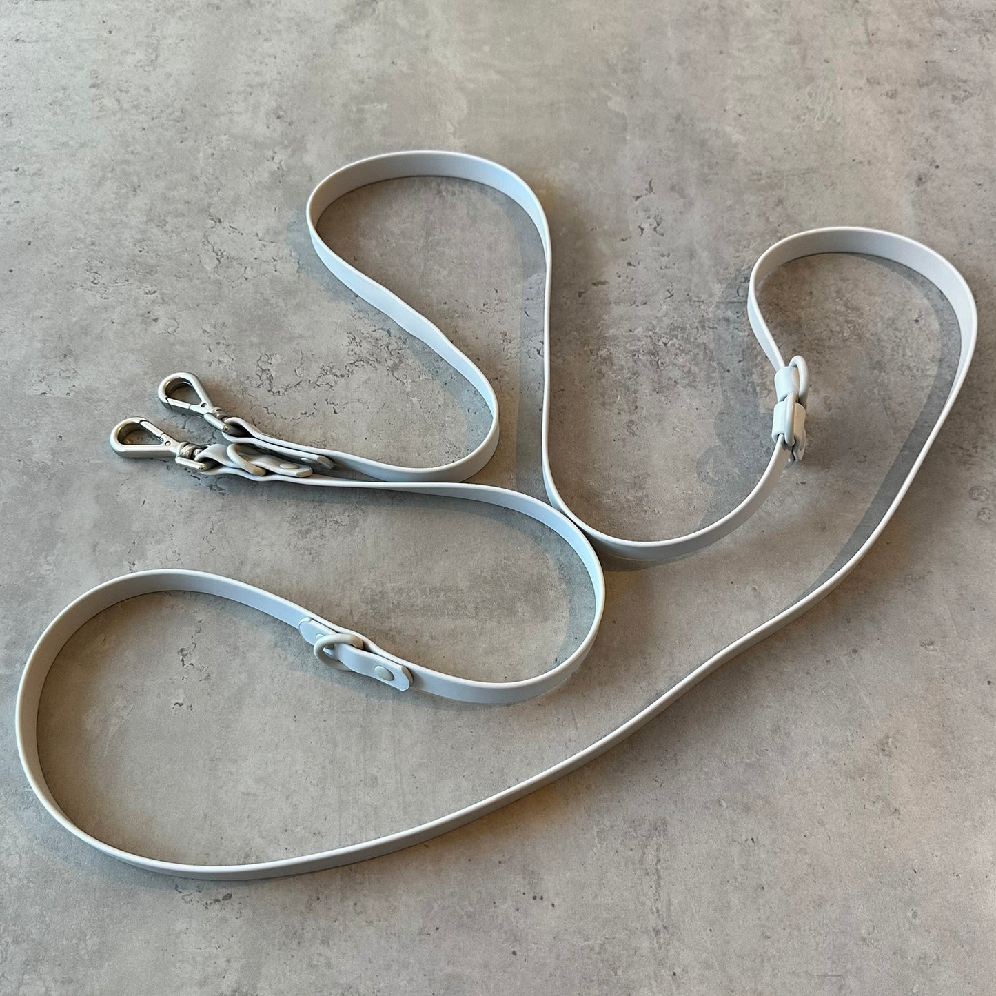 Multi-leash for dogs in durable material