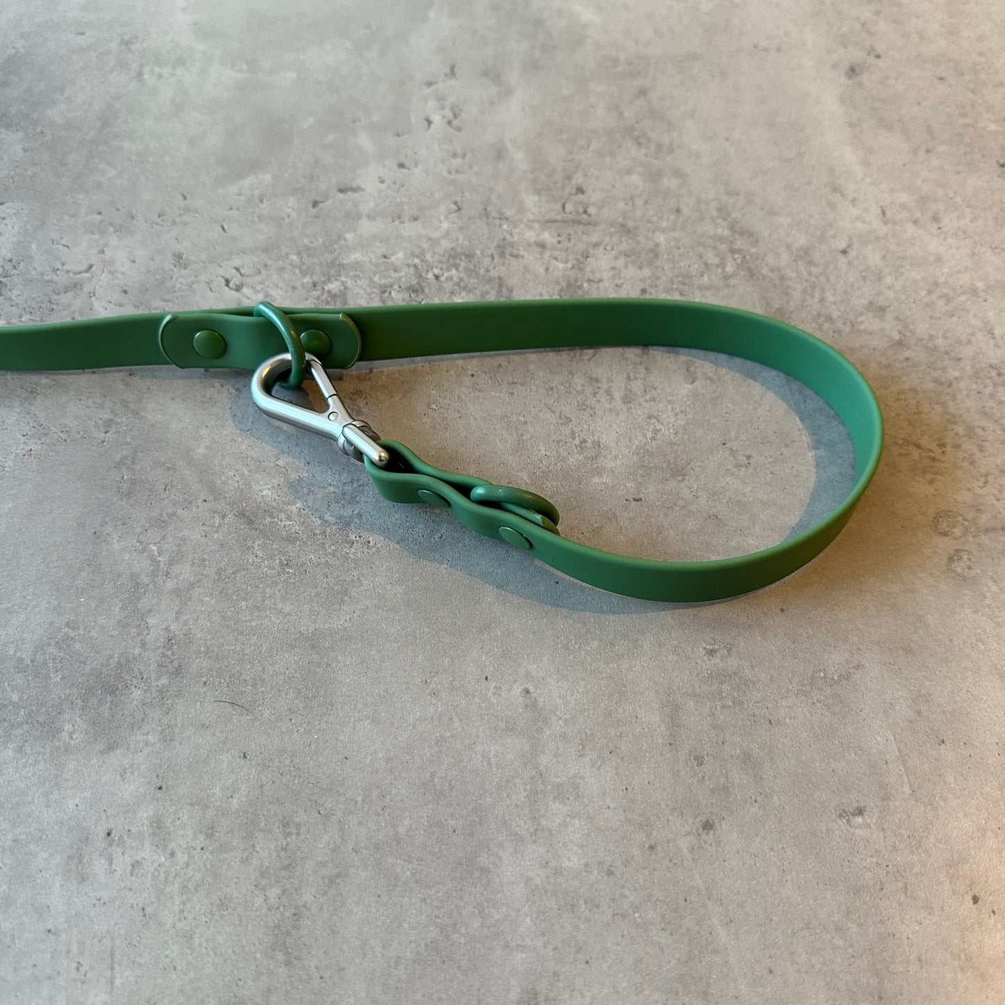 Multi-leash for dogs in durable material