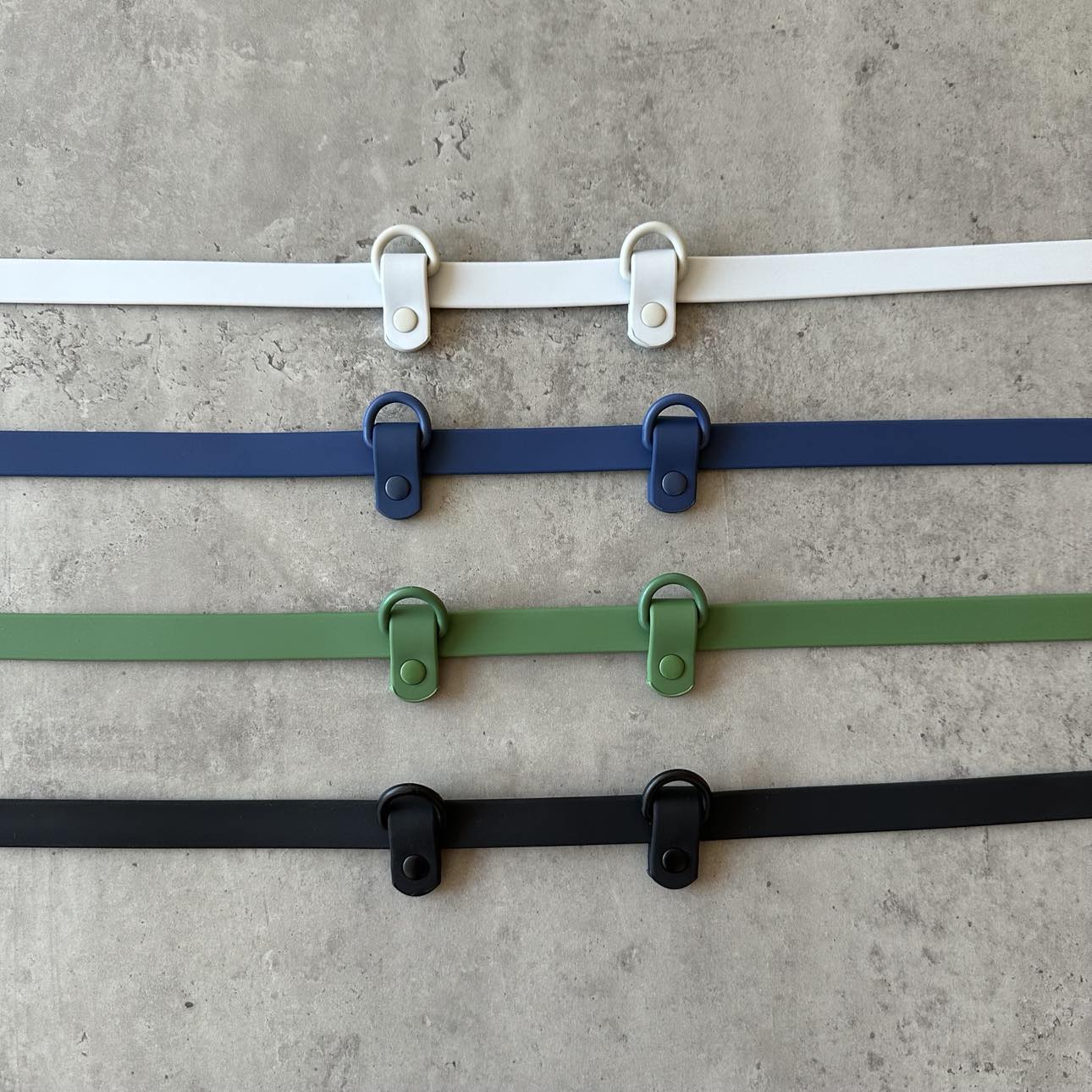 Multi-leash for dogs in durable material