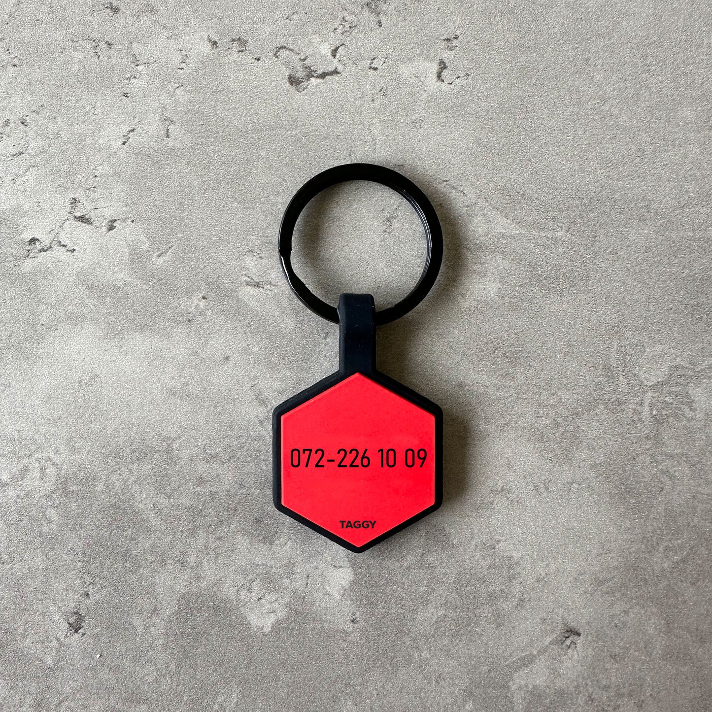 Red name tag for dog - Font Anton