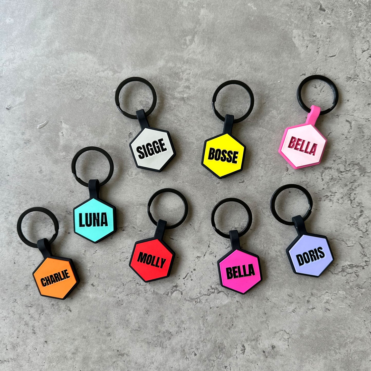 Light pink name tag for dog - Font Anton