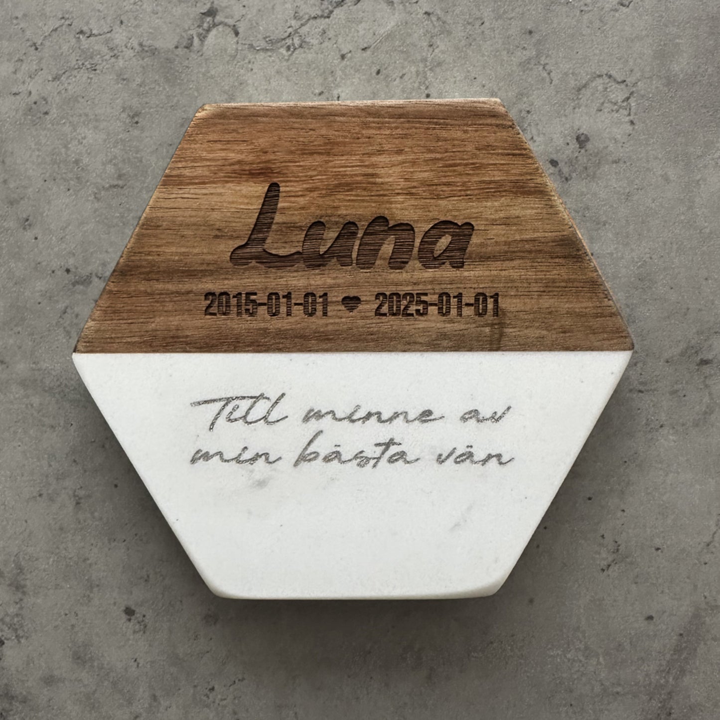 Produktbild på minnessten som ligger ner