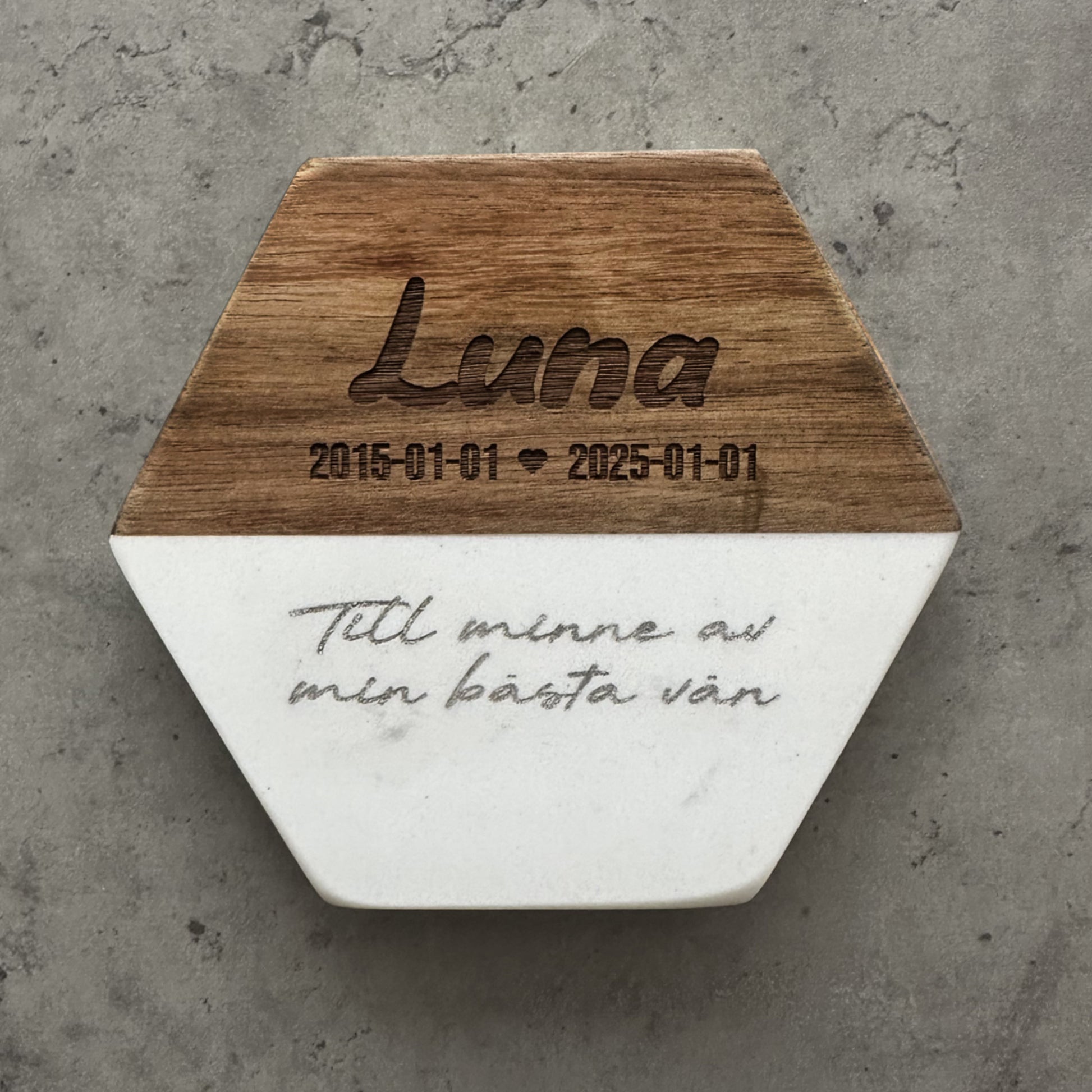 Produktbild på minnessten som ligger ner