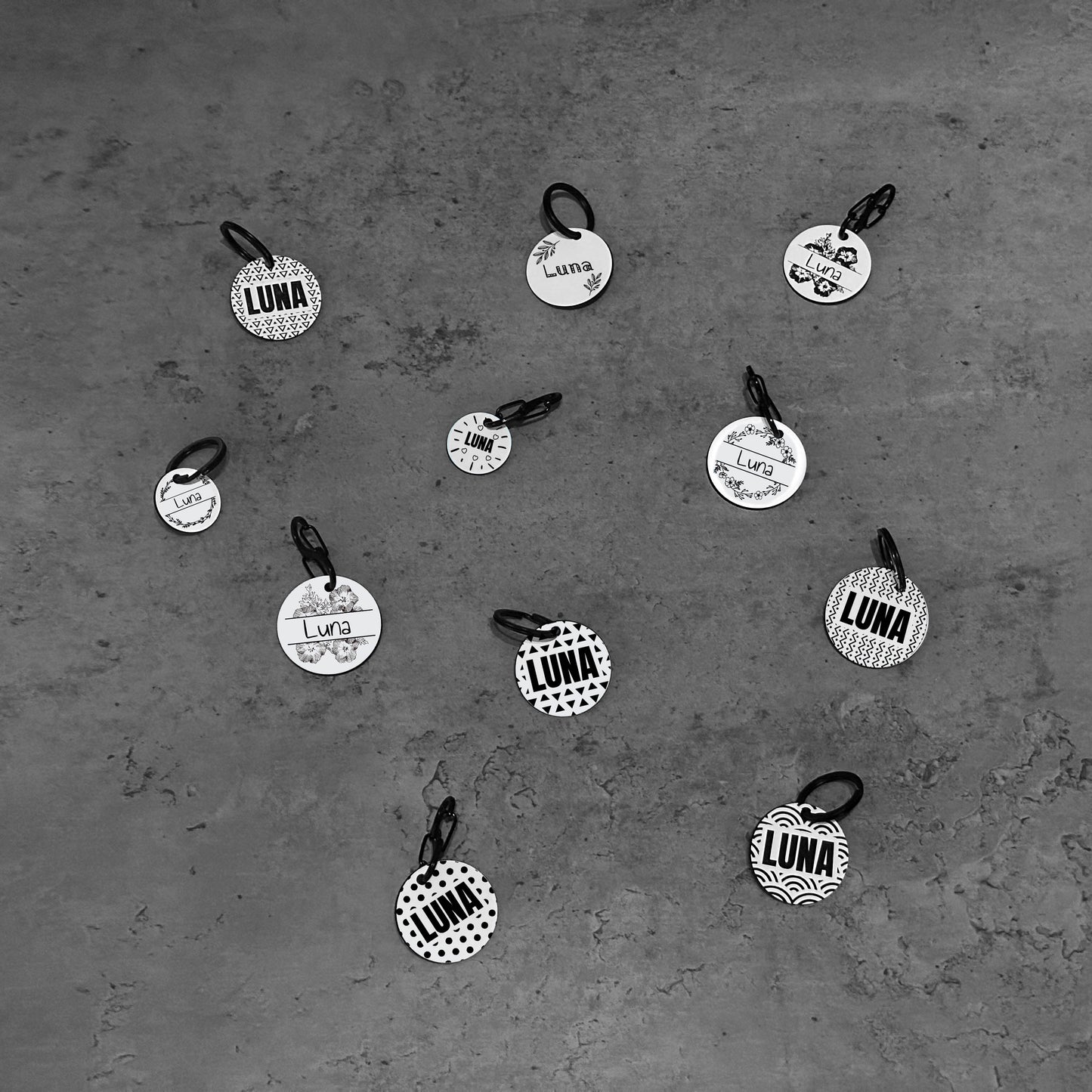 Namnbricka i akryl till hund - Motiv med zigzag