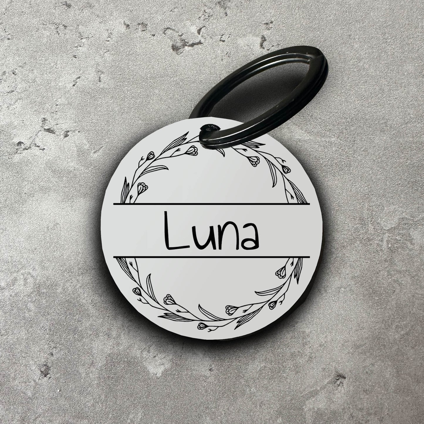 Namnbricka i akryl till hund - Motiv med blommor #1