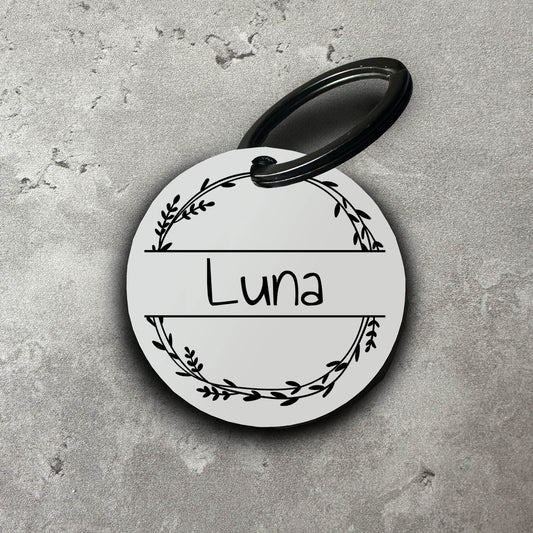 Namnbricka i akryl till hund - Motiv med blommor #2