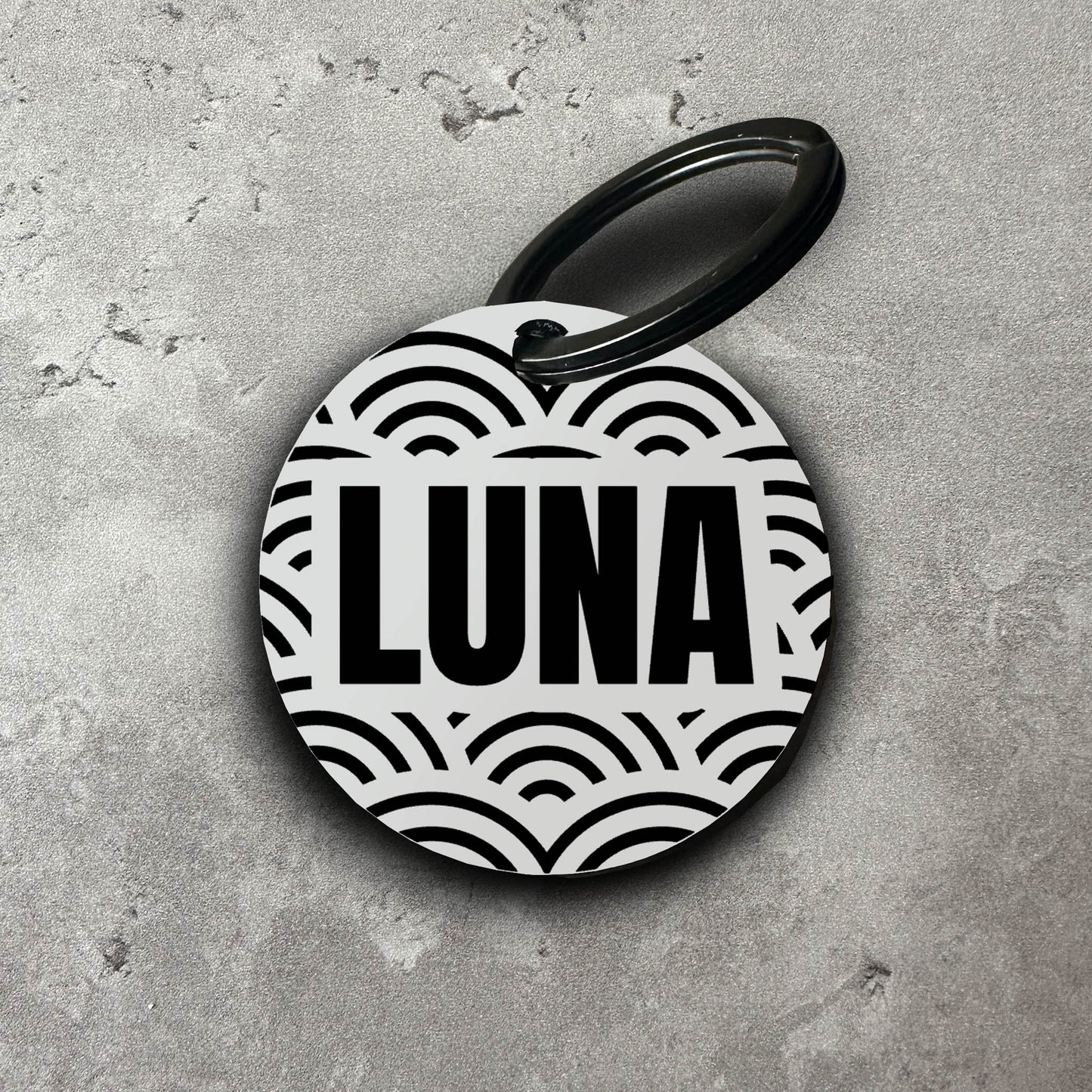 Namnbricka i akryl till hund - Motiv med regnbåge