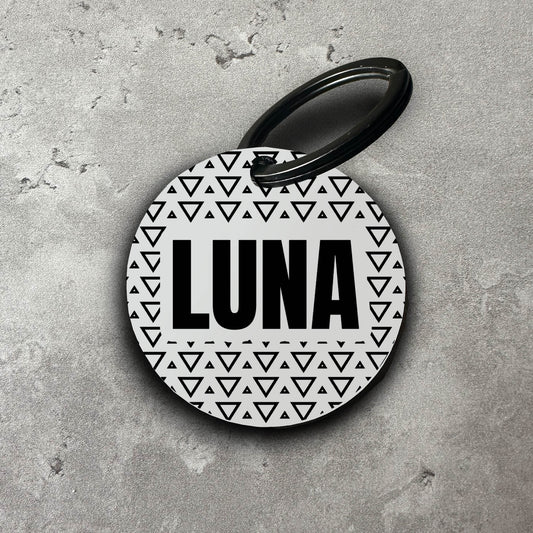 Namnbricka i akryl till hund - Motiv med trianglar #1